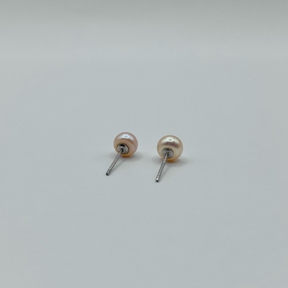 South Sea Pearl Button Earrings - Picture 4 of 4